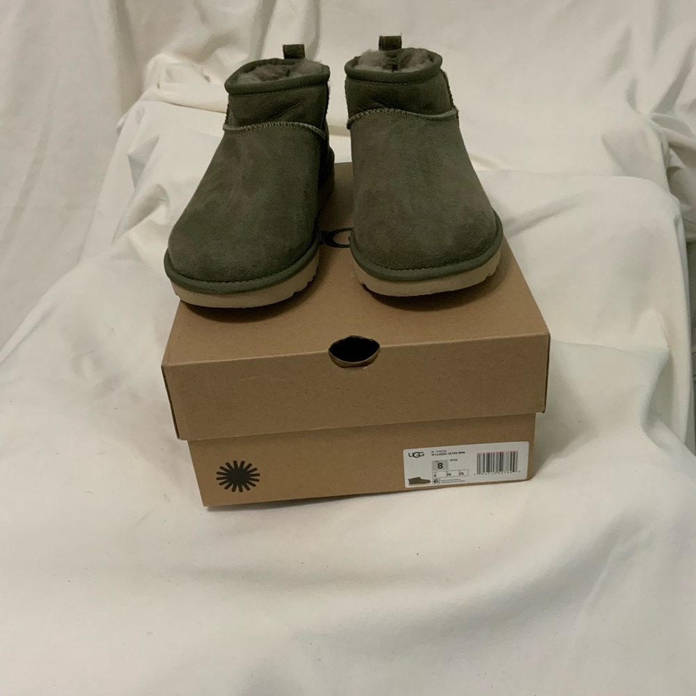 **UGG Classic Ultra Mini…Limited Color**
